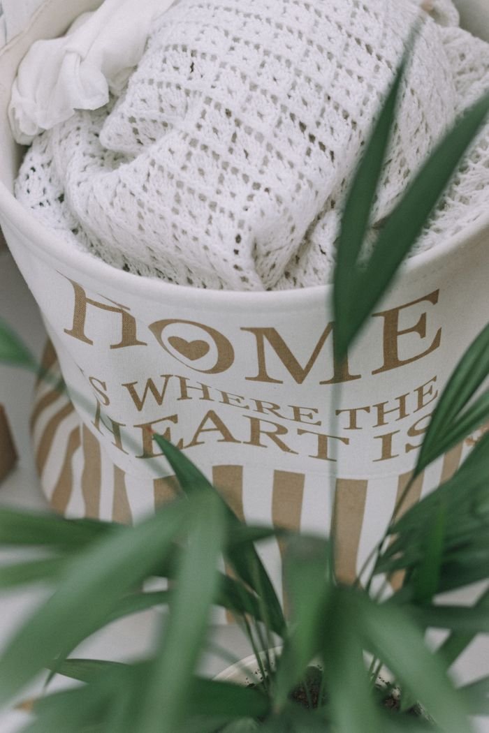 Soft textiles in a stylish bag with a plant, perfect for home decor inspiration.